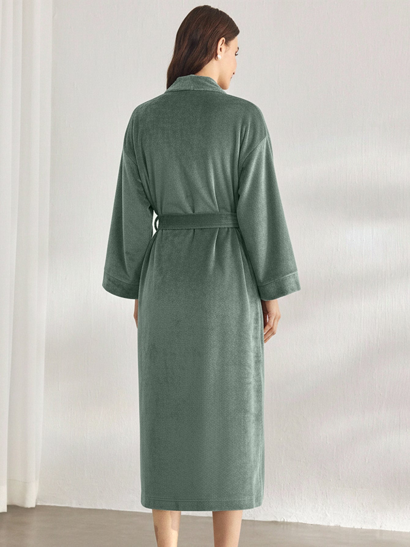 Premium Women's Plush Long Bathrobe - Soft Warm Fleece Robe with Shawl Collar for Spa & Home